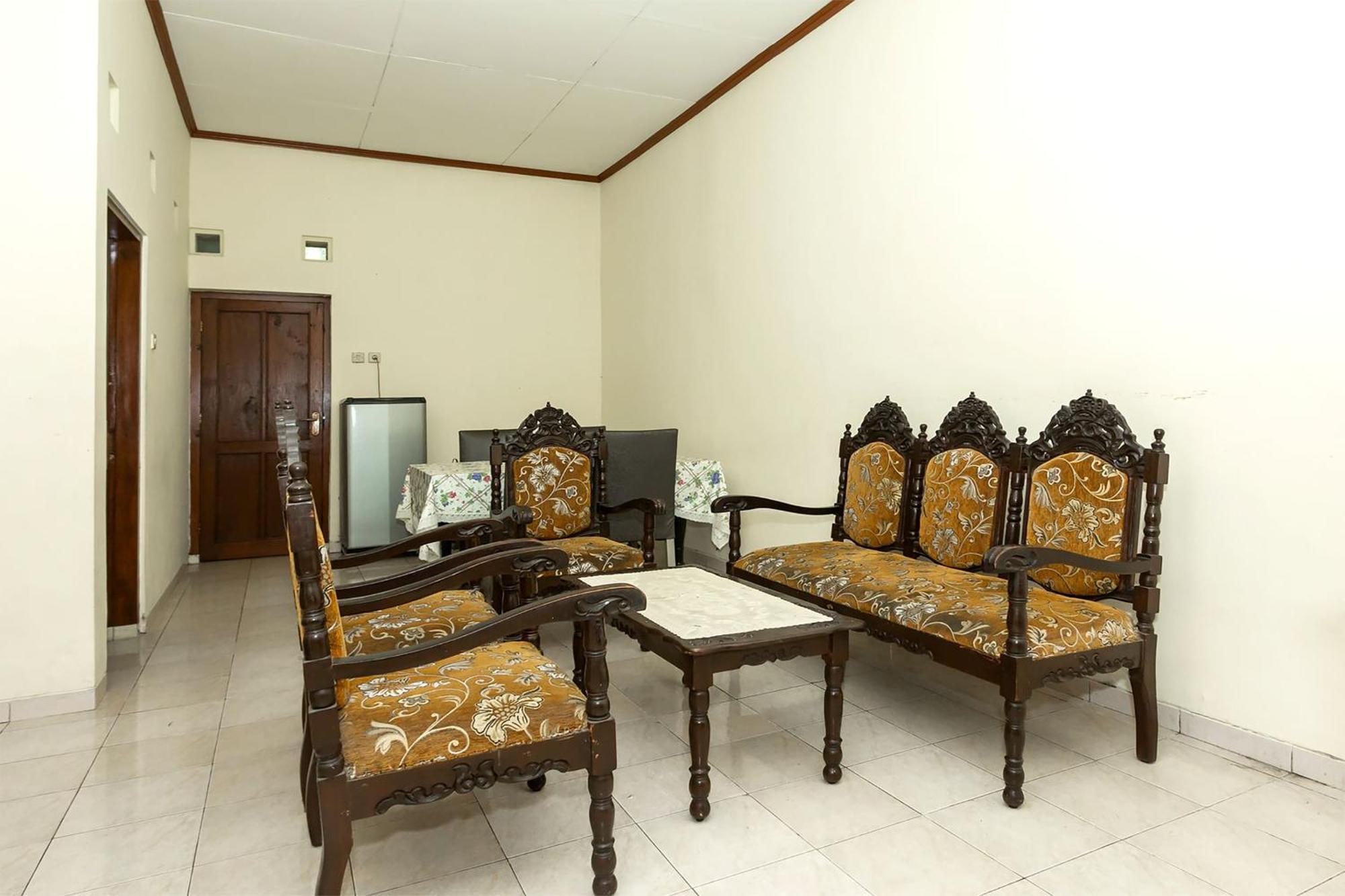 โอโย 1150 โอมะฮ์ ลาดรัง Hotel Kejayan ภายนอก รูปภาพ